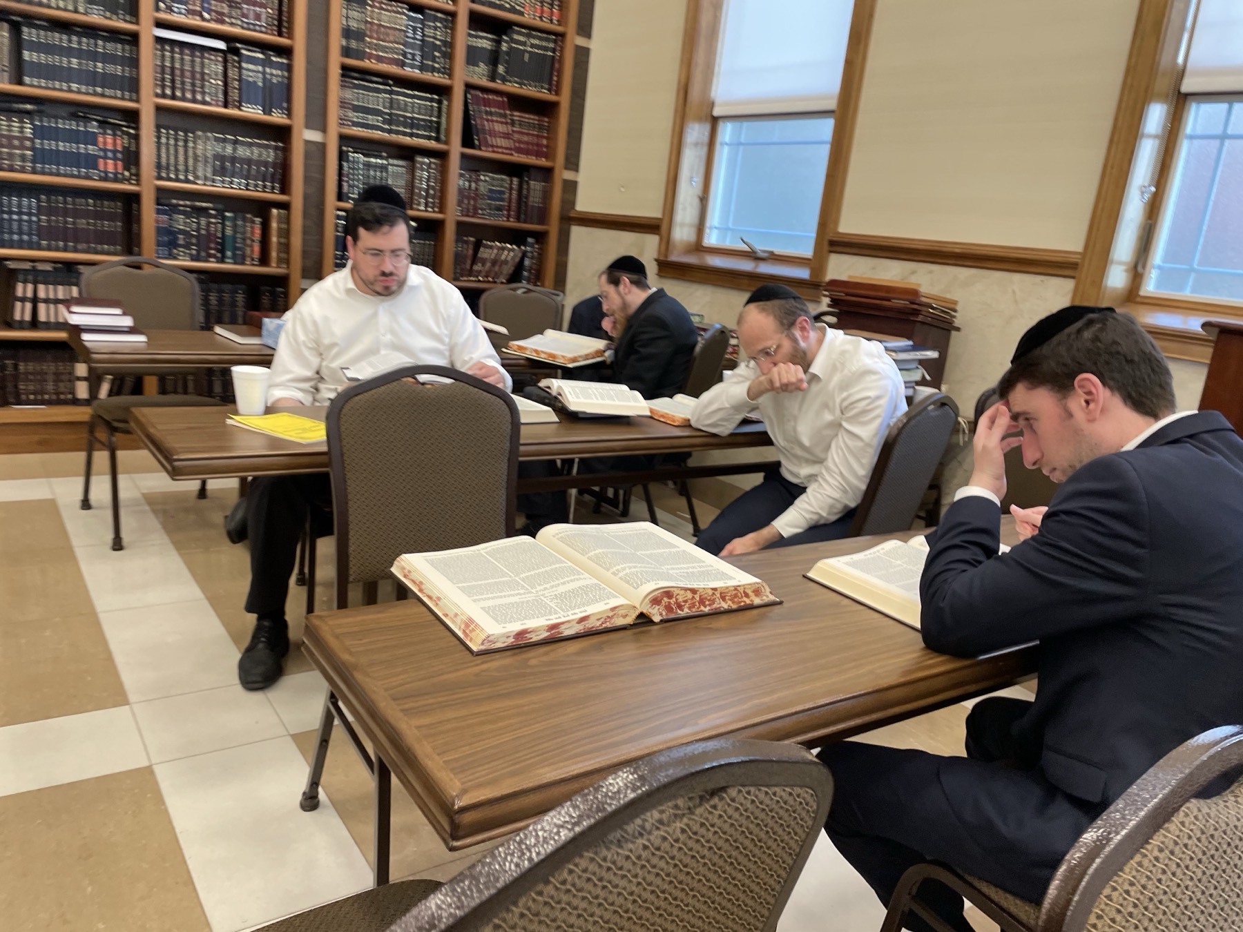 An active morning seder in the Monsey kollel
