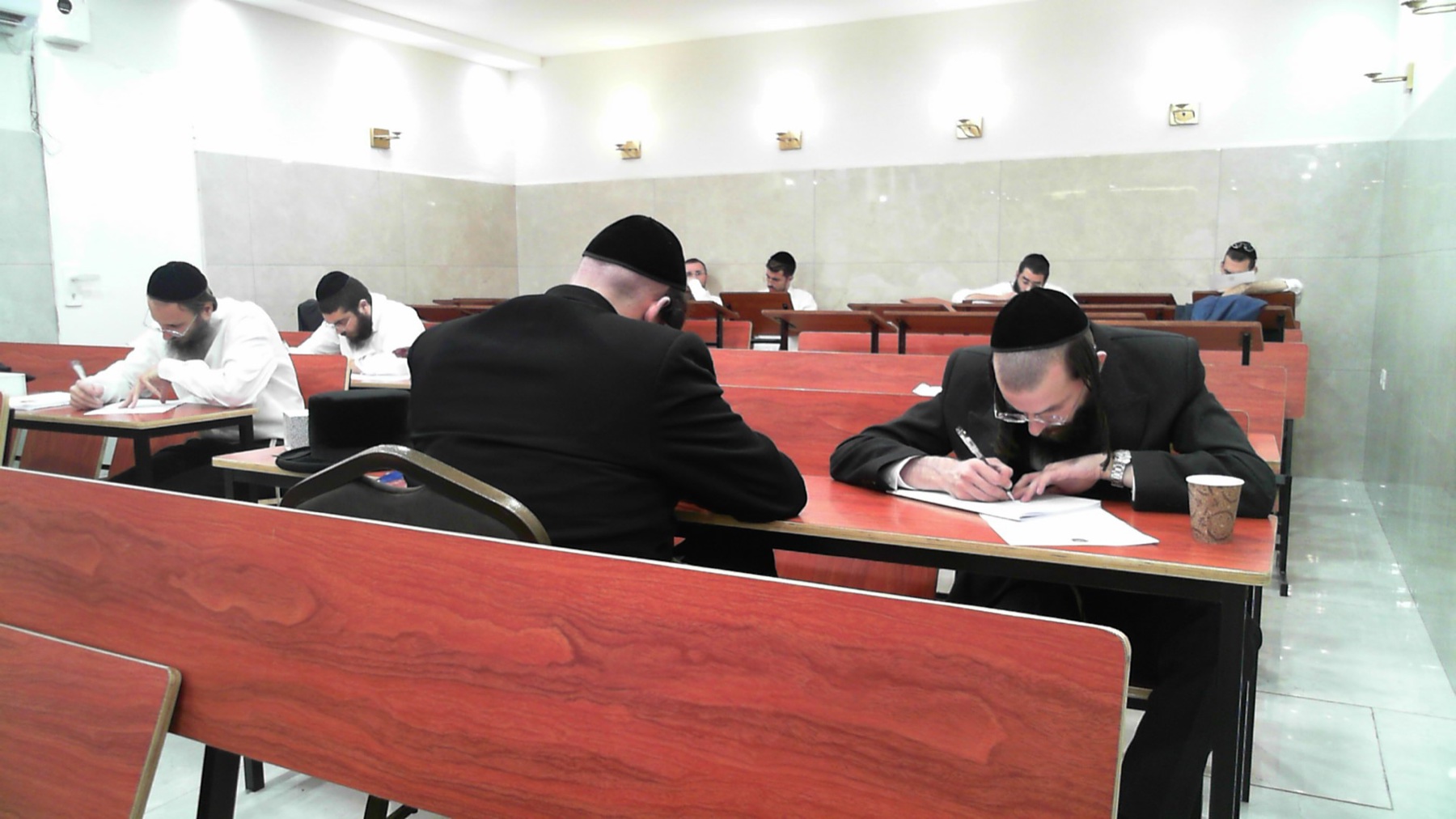 Safri Davkani learning in Bnei Brak